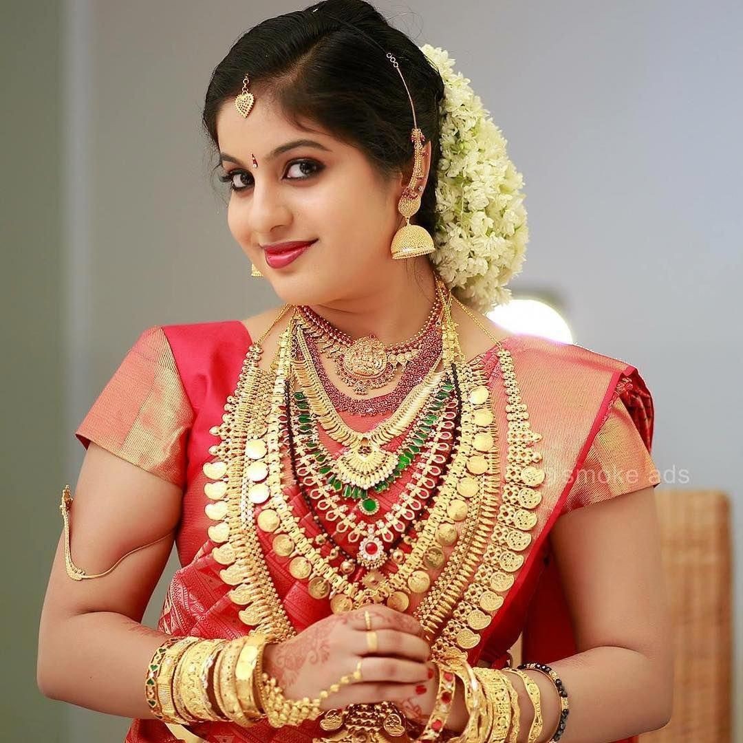 CHANDHANA BEAUTY PARLOUR POOKKAD